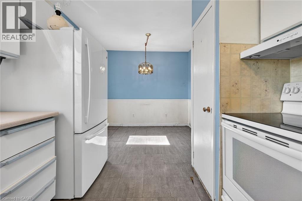 227 West 19Th Street, Hamilton, ON - Indoor Photo Showing Kitchen