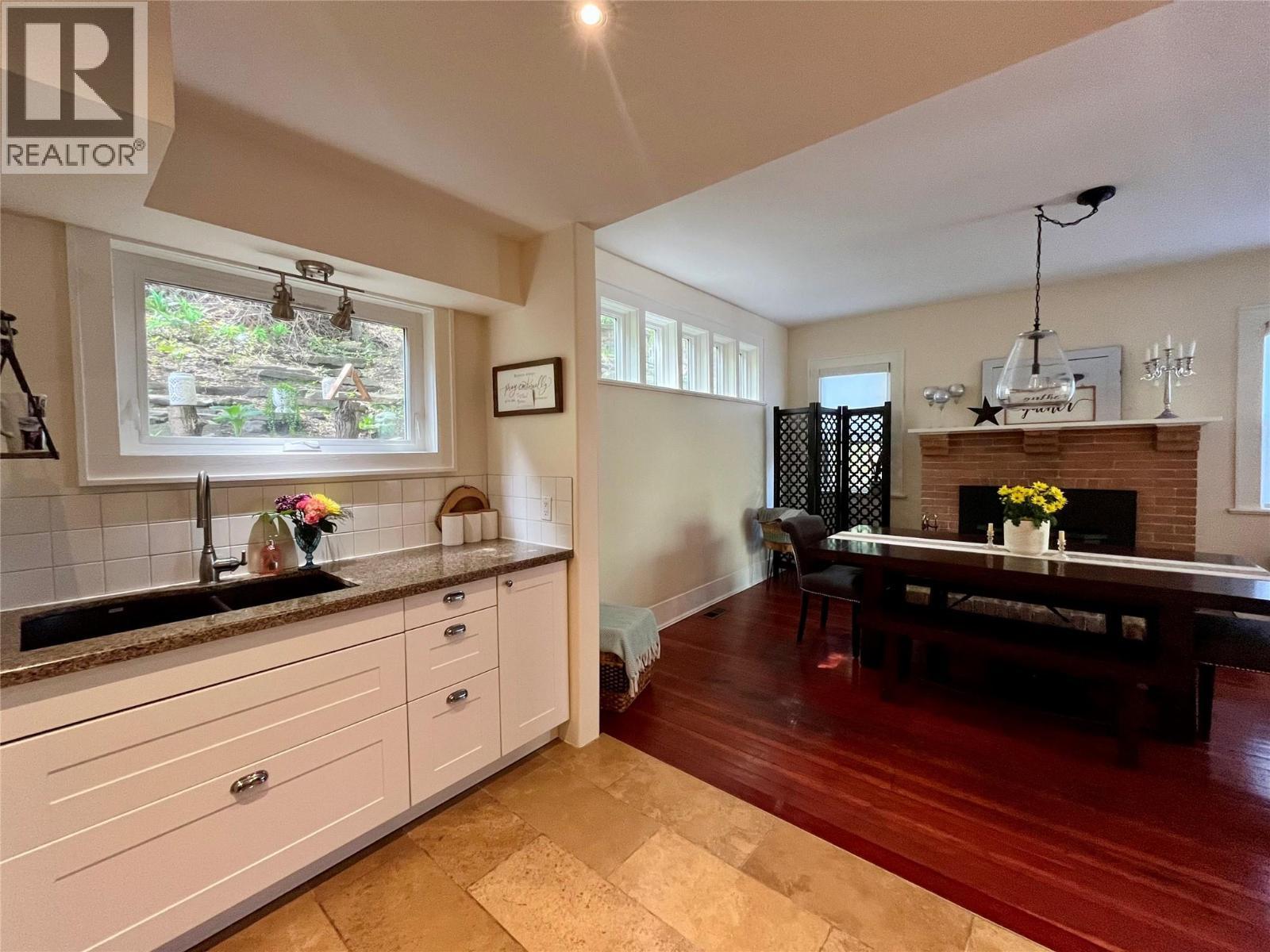 2070 Riverside Avenue, Trail, BC - Indoor Photo Showing Dining Room