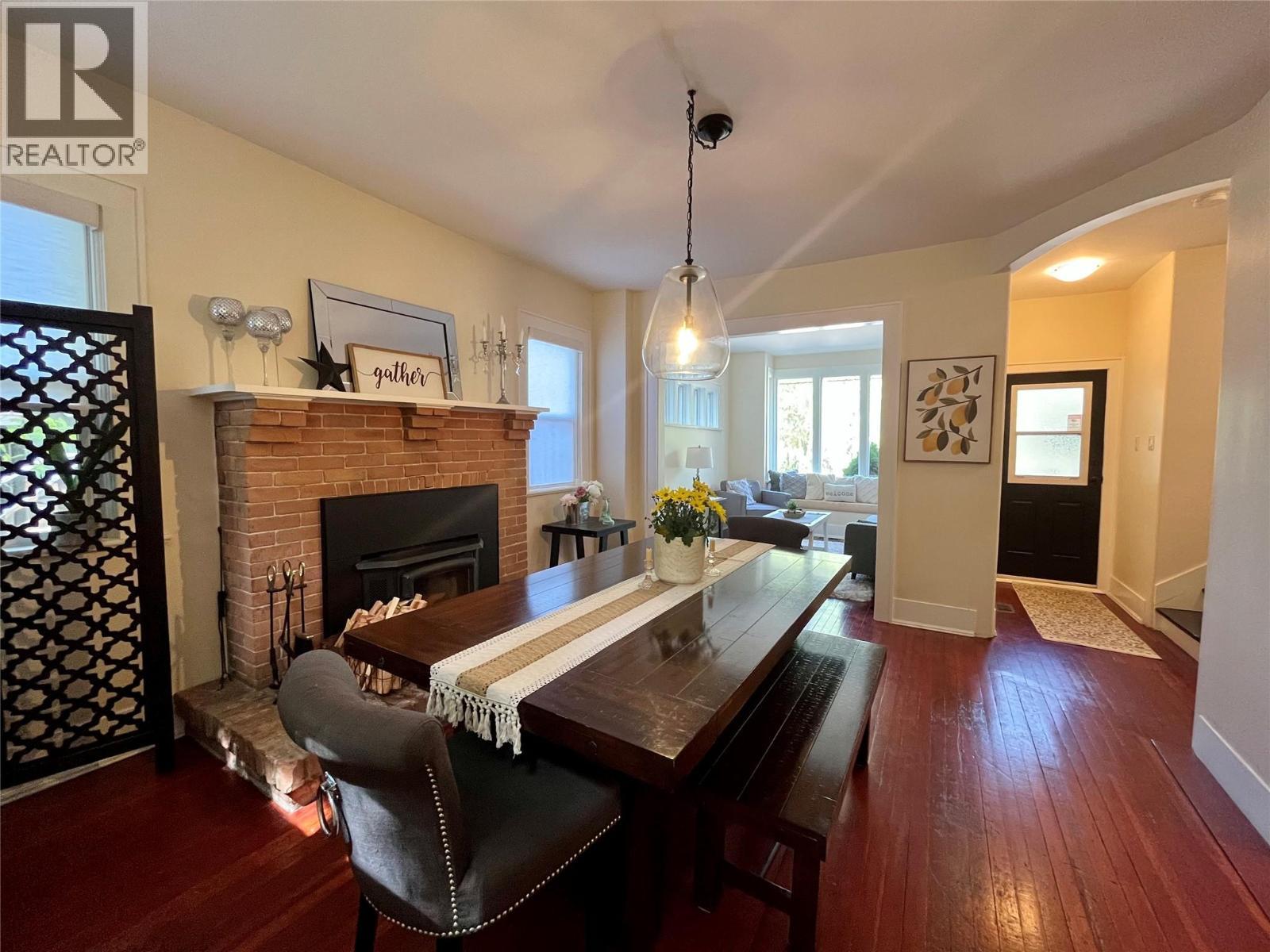 2070 Riverside Avenue, Trail, BC - Indoor With Fireplace
