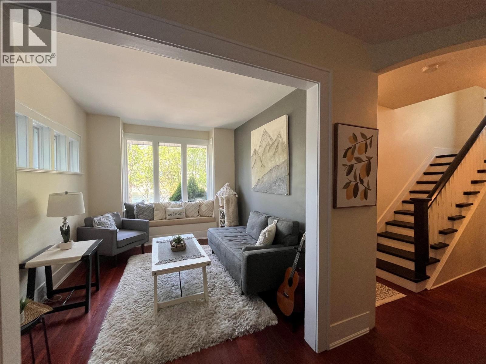2070 Riverside Avenue, Trail, BC - Indoor Photo Showing Living Room
