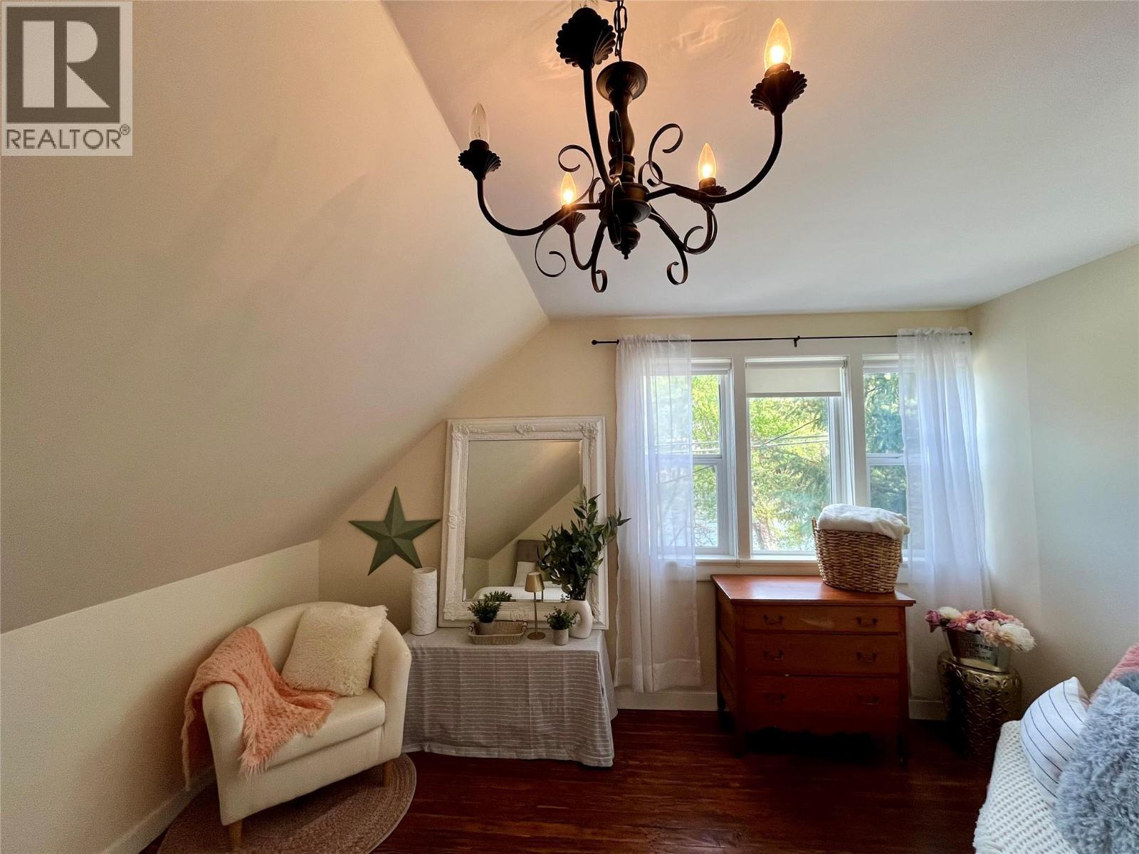 2070 Riverside Avenue, Trail, BC - Indoor Photo Showing Bedroom