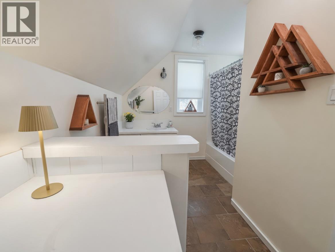 2070 Riverside Avenue, Trail, BC - Indoor