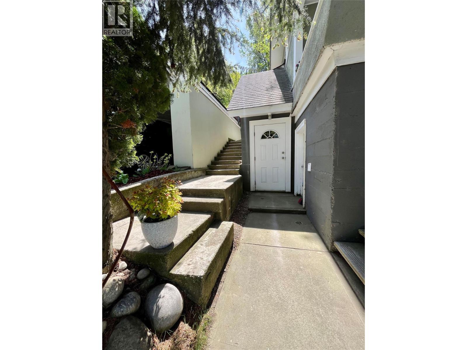 2070 Riverside Avenue, Trail, BC - Outdoor