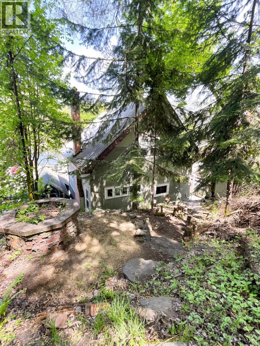 2070 Riverside Avenue, Trail, BC - Outdoor
