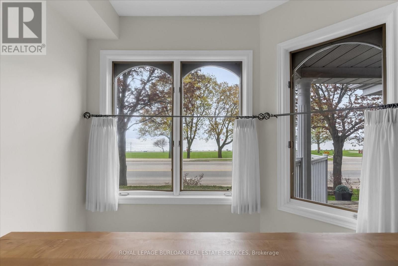 1389 Lakeshore Road, Burlington, ON - Indoor Photo Showing Other Room