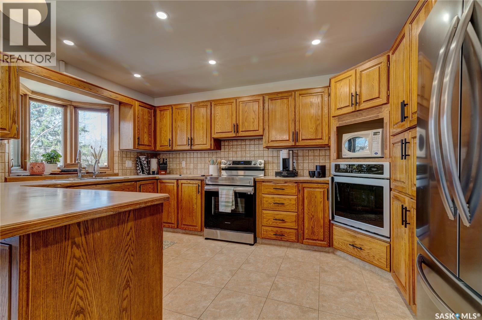 1434 Sidler Drive N, Regina, SK - Indoor Photo Showing Kitchen