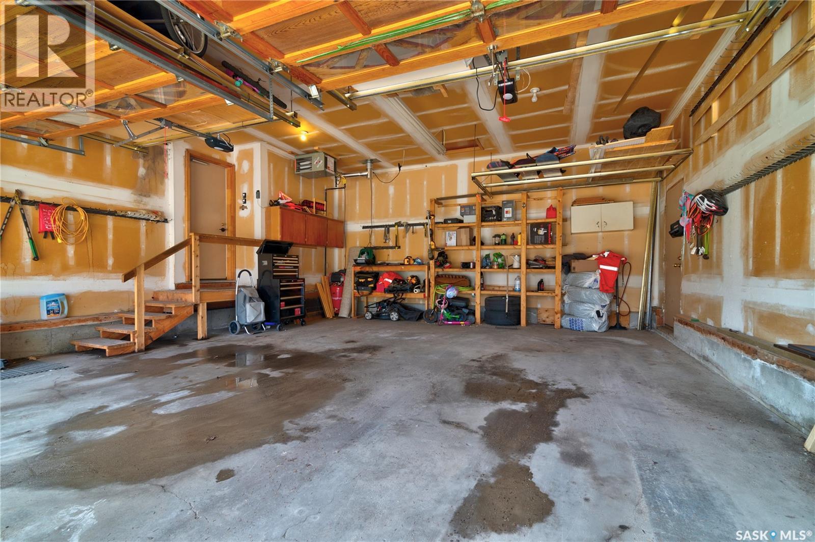 1434 Sidler Drive N, Regina, SK - Indoor Photo Showing Garage