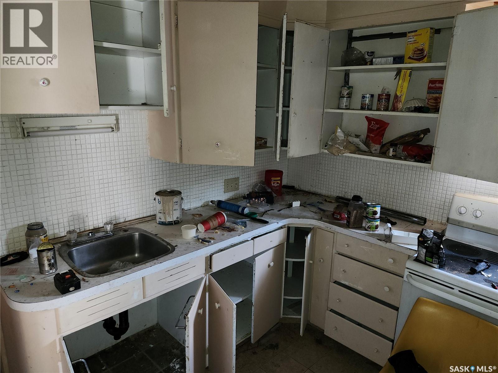 1716 Ottawa Street, Regina, SK - Indoor Photo Showing Kitchen