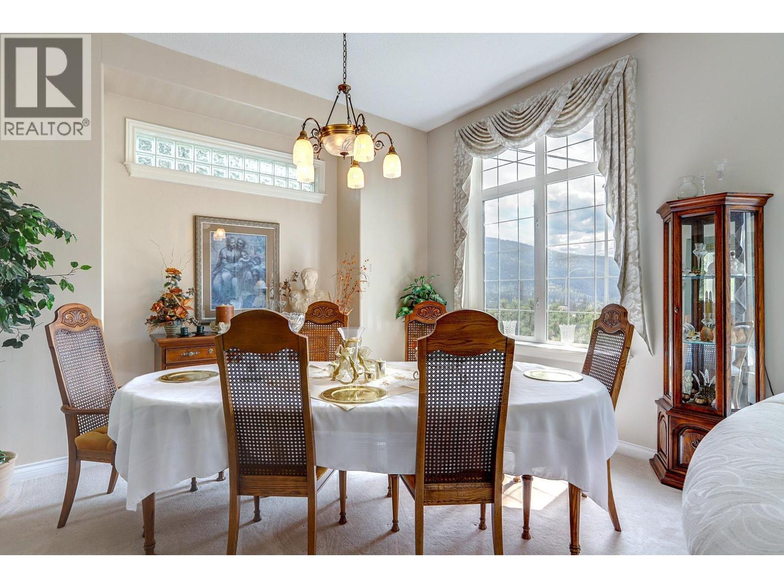 1101 Phoenix Drive, Vernon, BC - Indoor Photo Showing Dining Room