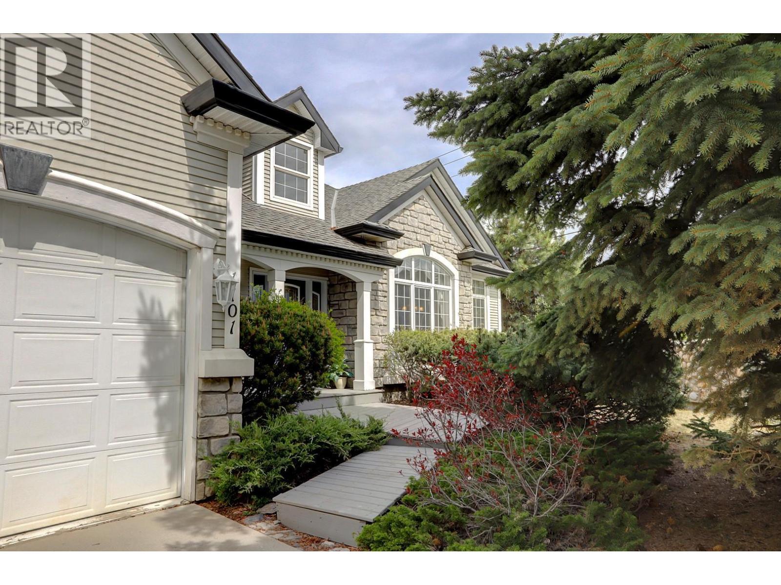 1101 Phoenix Drive, Vernon, BC - Outdoor