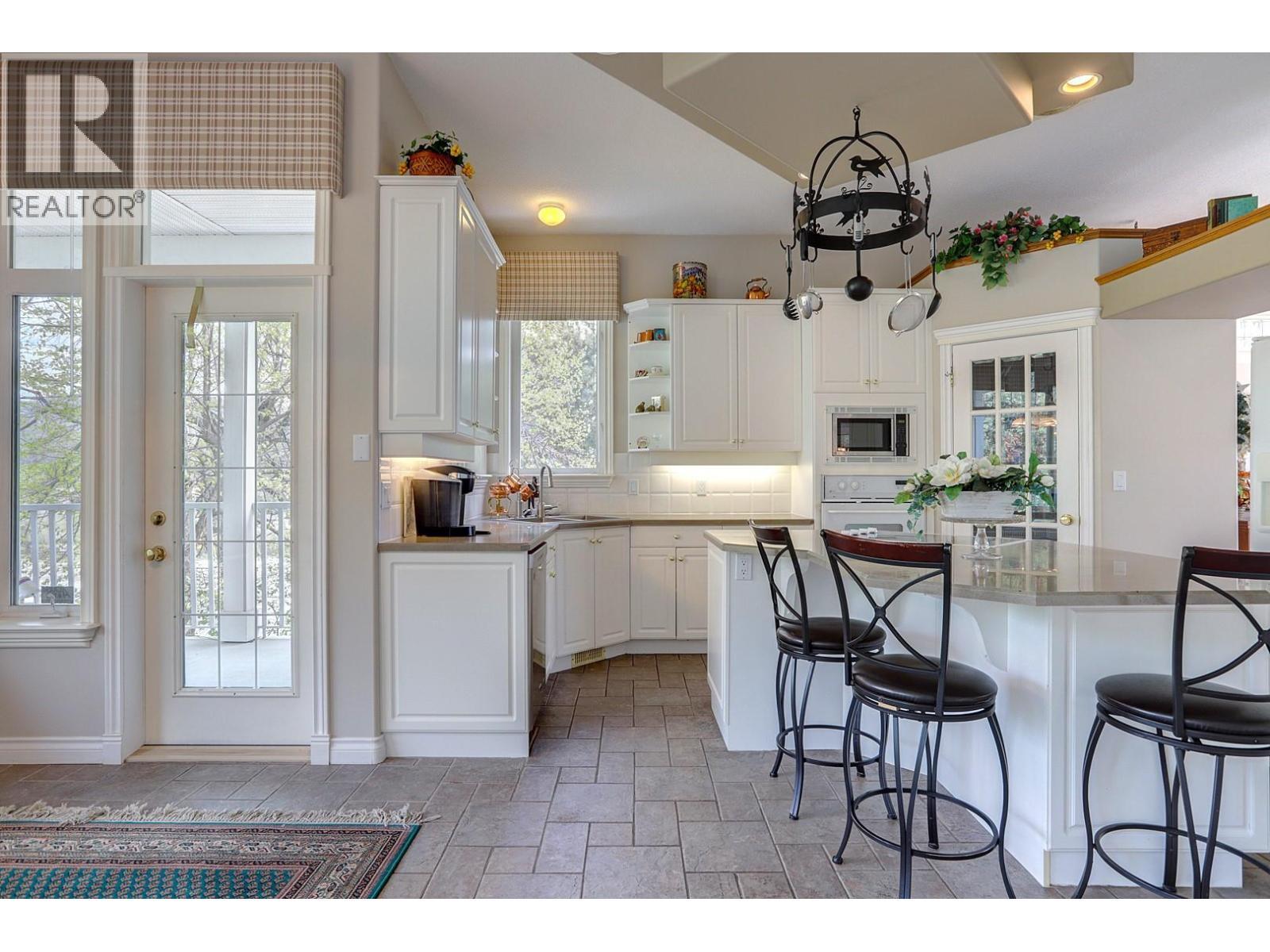 1101 Phoenix Drive, Vernon, BC - Indoor Photo Showing Kitchen