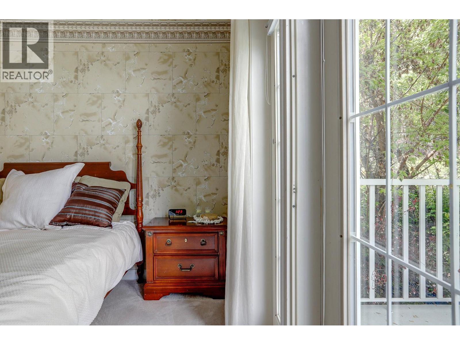 1101 Phoenix Drive, Vernon, BC - Indoor Photo Showing Bedroom