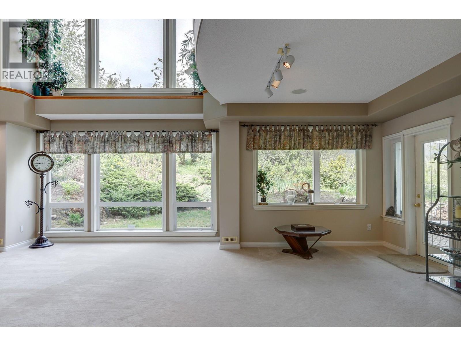 1101 Phoenix Drive, Vernon, BC - Indoor