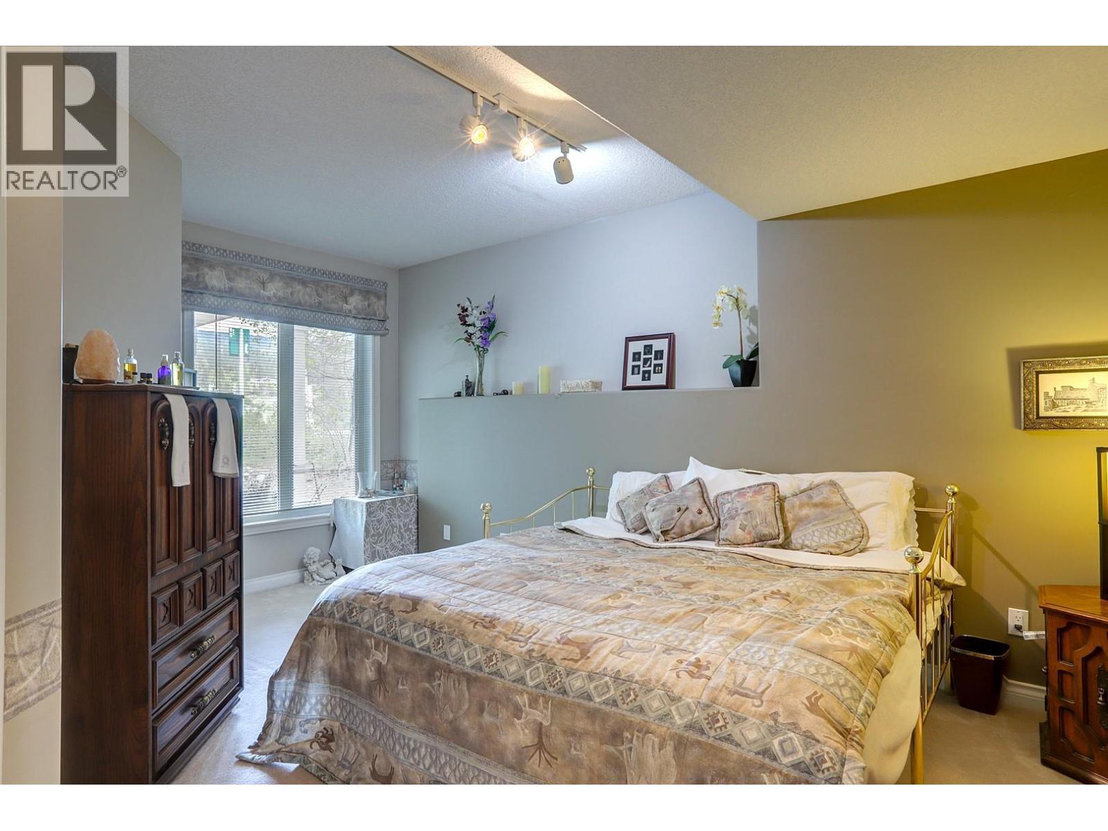 1101 Phoenix Drive, Vernon, BC - Indoor Photo Showing Bedroom