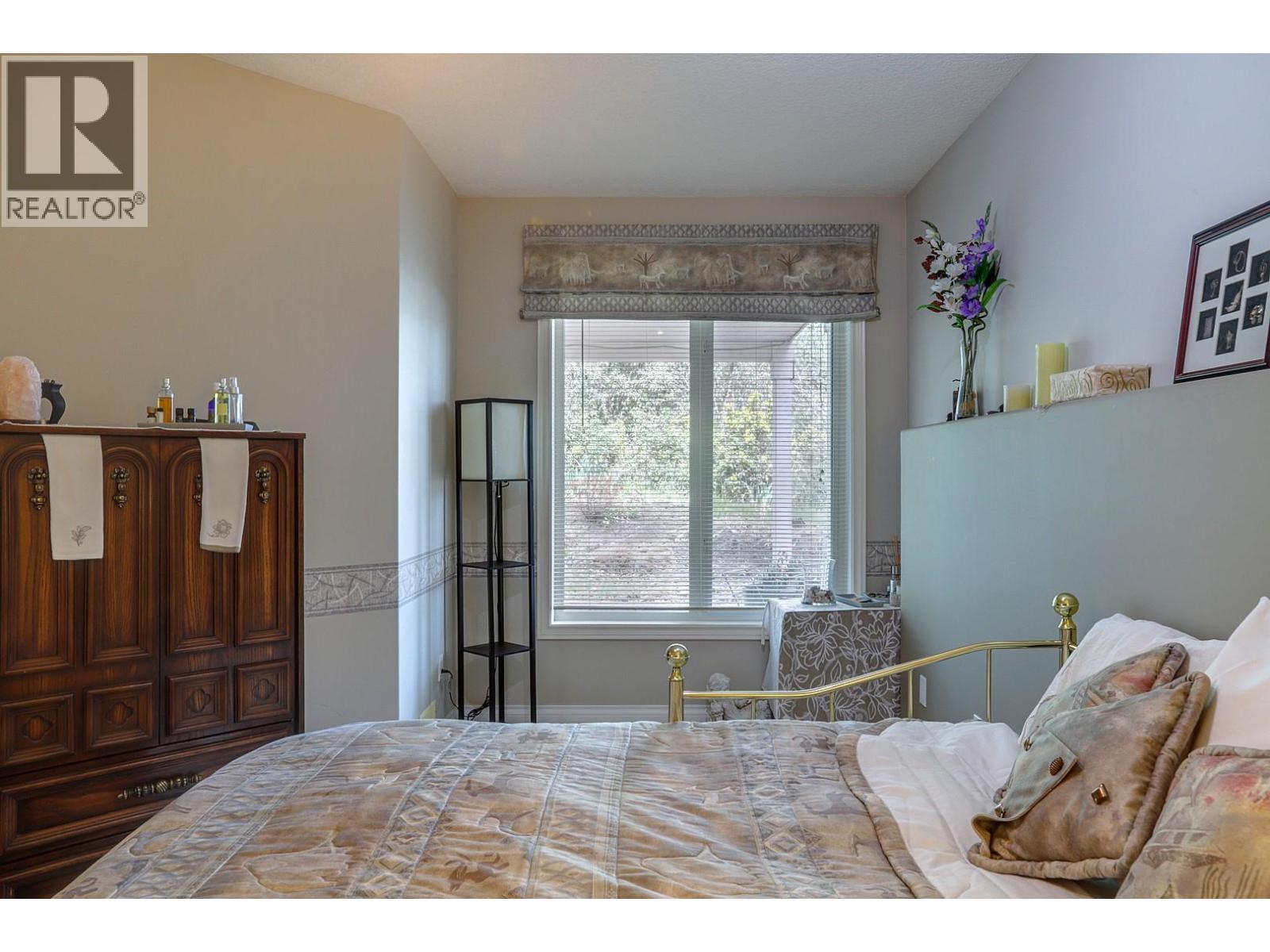 1101 Phoenix Drive, Vernon, BC - Indoor Photo Showing Bedroom