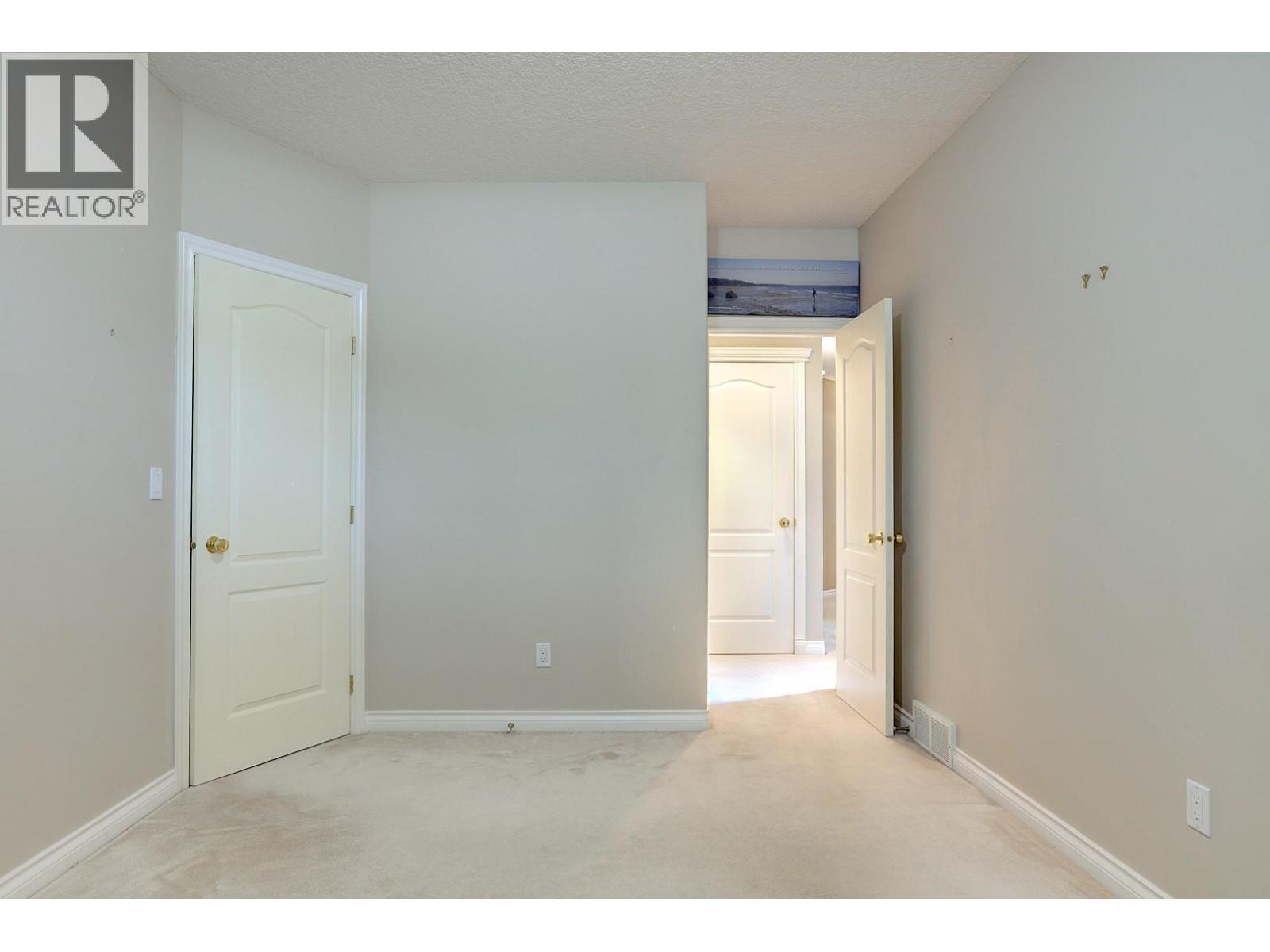1101 Phoenix Drive, Vernon, BC - Indoor Photo Showing Other Room
