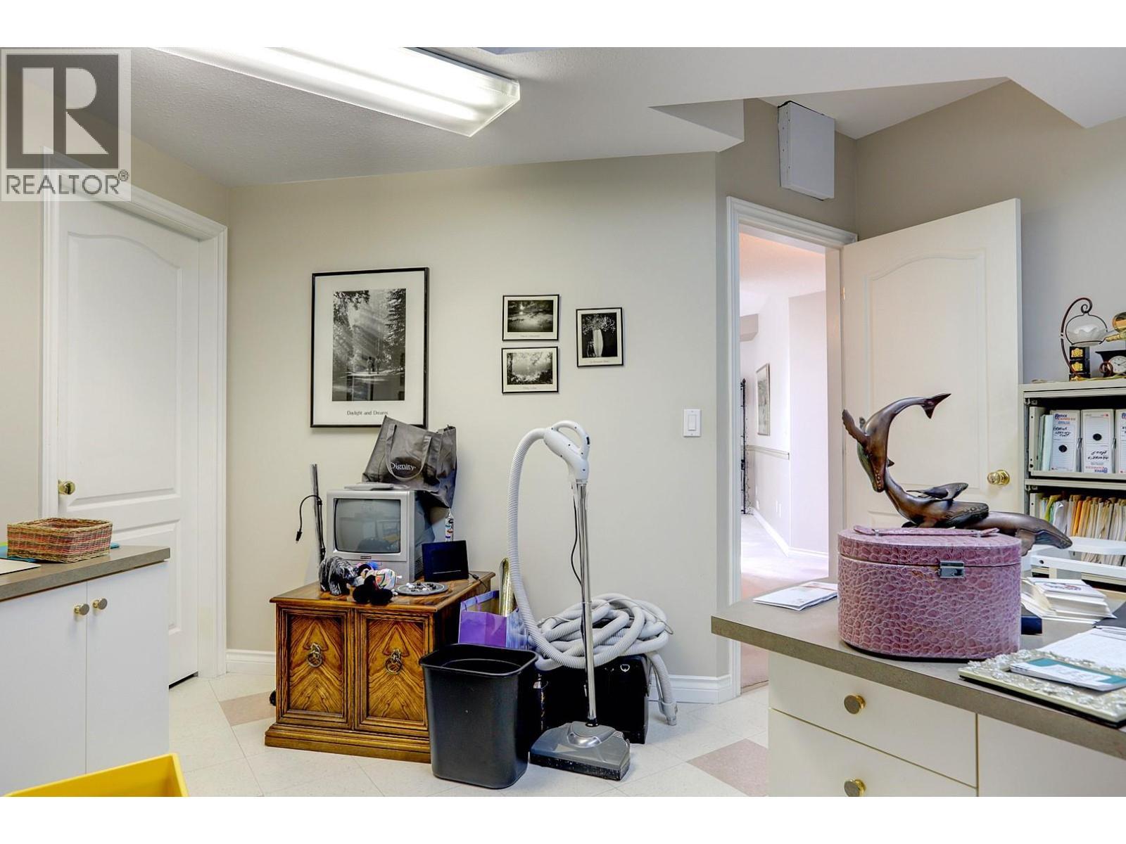 1101 Phoenix Drive, Vernon, BC - Indoor