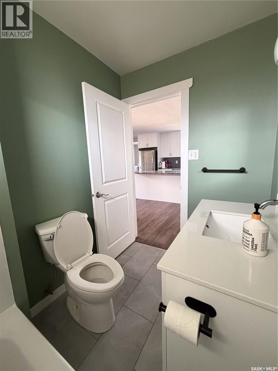 302 Aberdeen Street, Elbow, SK - Indoor Photo Showing Bathroom