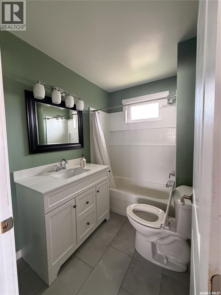 302 Aberdeen Street, Elbow, SK - Indoor Photo Showing Bathroom