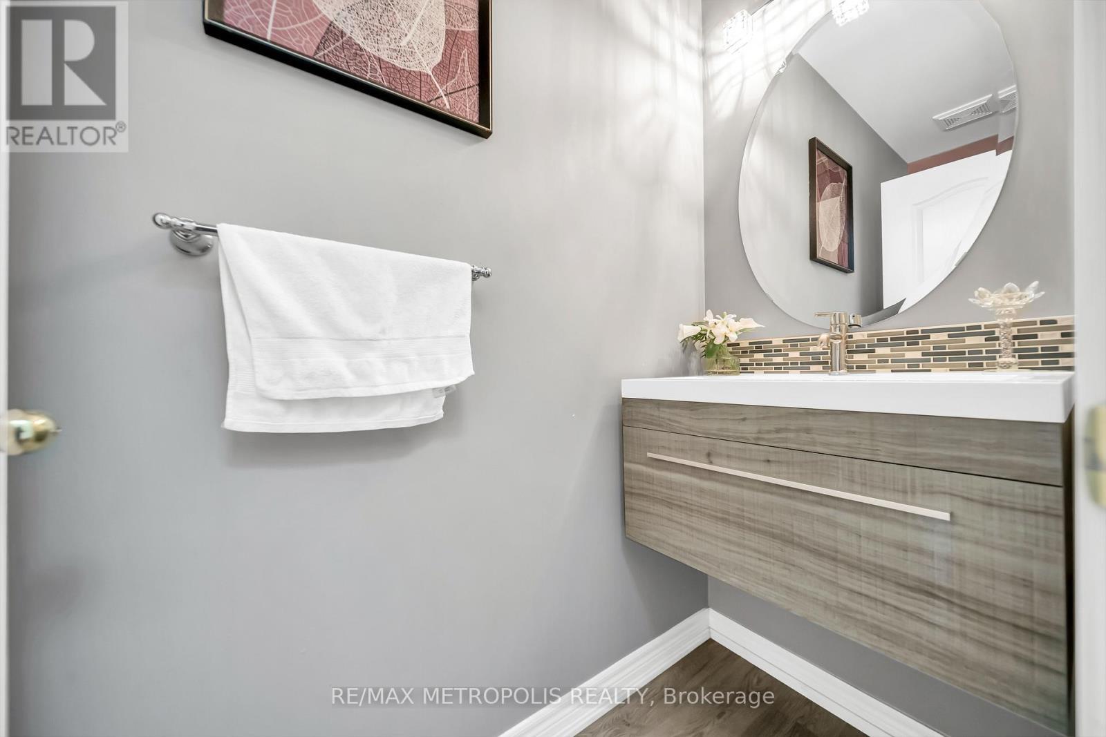 Powder Room - 2 pc - 5 Westhampton Way, Hamilton, ON - Indoor