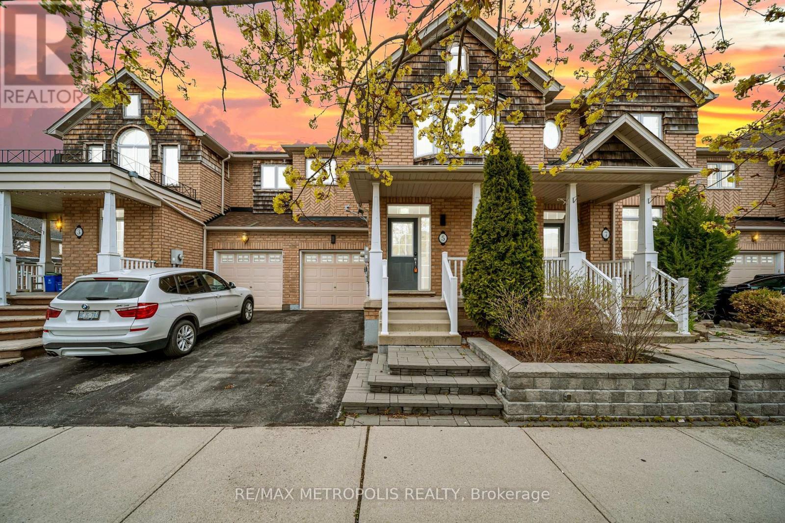 Front Entrance - 5 Westhampton Way, Hamilton, ON - Outdoor With Facade
