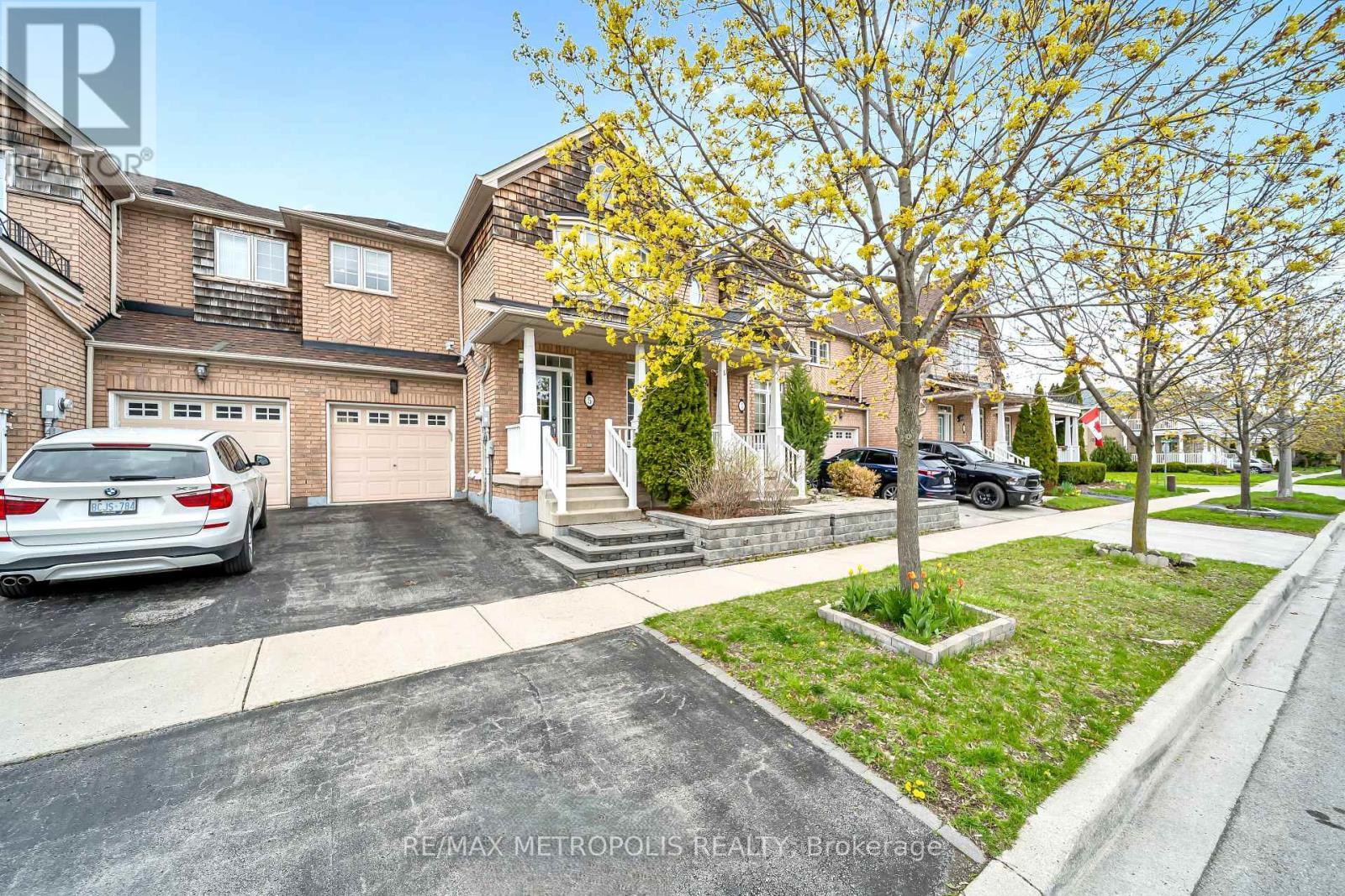 Front Entrance - Side - 5 Westhampton Way, Hamilton, ON - Outdoor With Facade