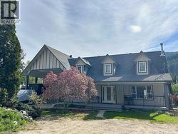 401 Gillis Avenue Sicamous, BC V0E 2V1