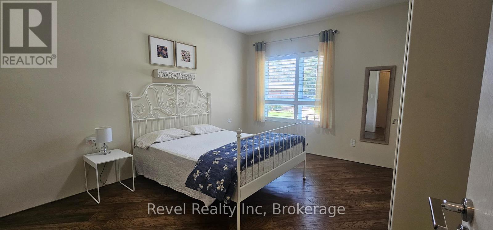 146 Moreau Parkway, Tiny, ON - Indoor Photo Showing Bedroom