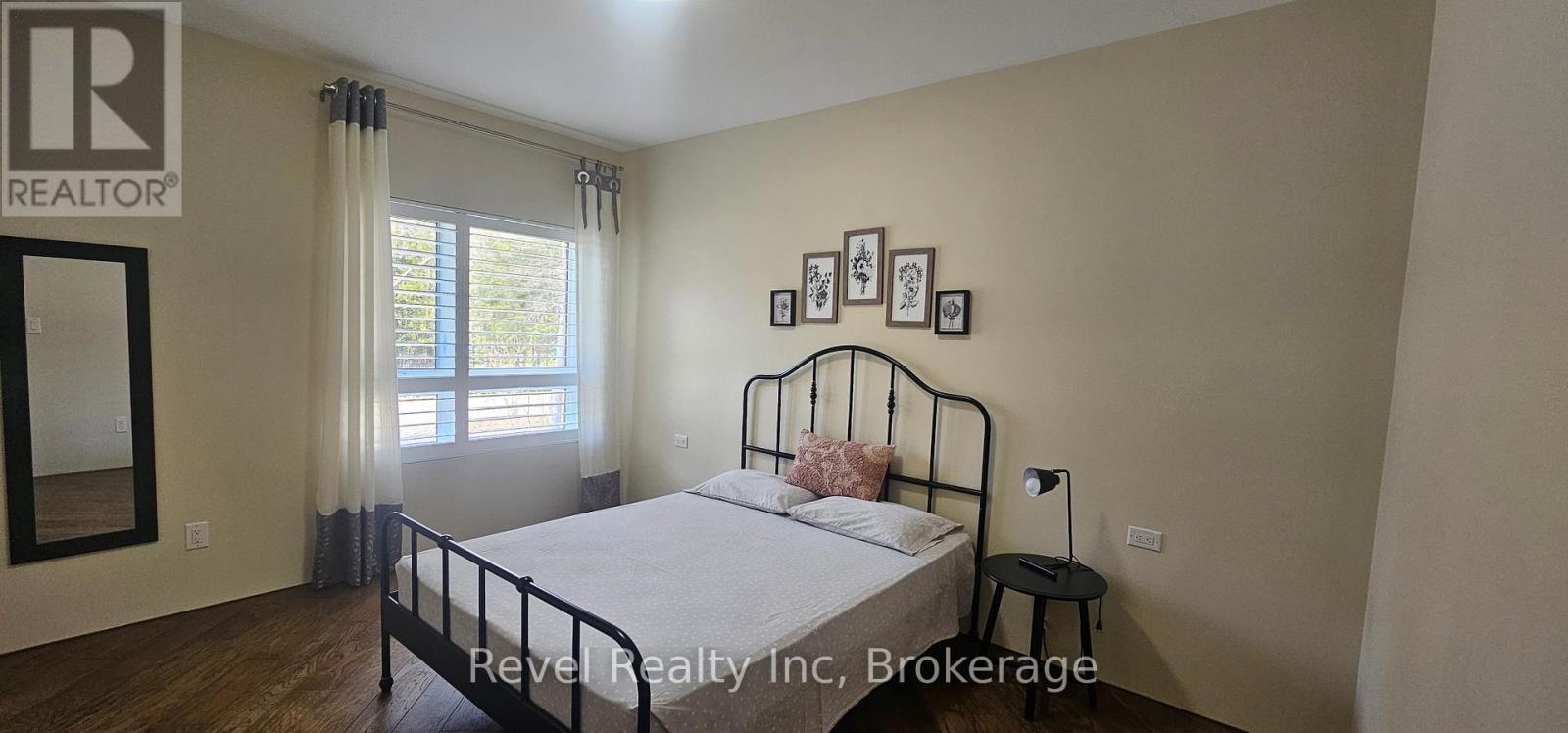146 Moreau Parkway, Tiny, ON - Indoor Photo Showing Bedroom