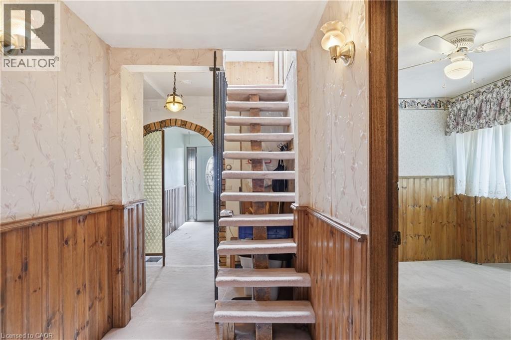 105 Tolton Avenue, Hamilton, ON - Indoor Photo Showing Other Room