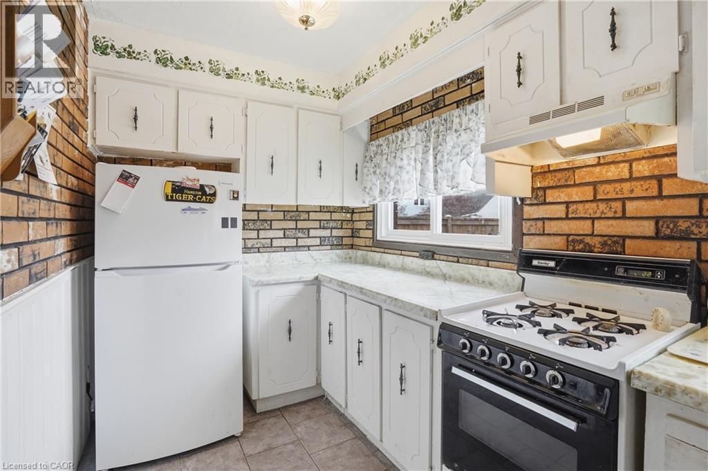 105 Tolton Avenue, Hamilton, ON - Indoor Photo Showing Kitchen