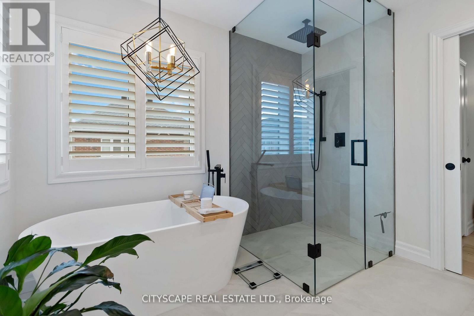 4269 Vivaldi Road, Burlington, ON - Indoor Photo Showing Bathroom