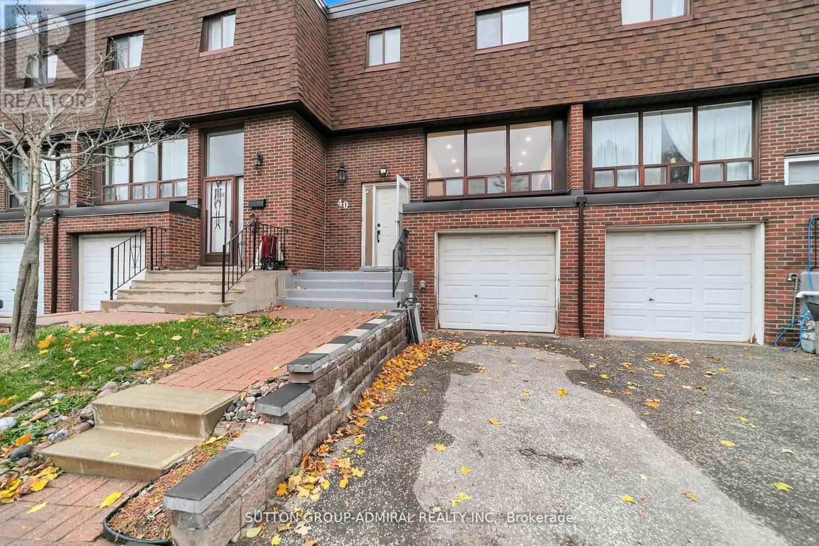 40 Stately Way, Markham, ON - Outdoor