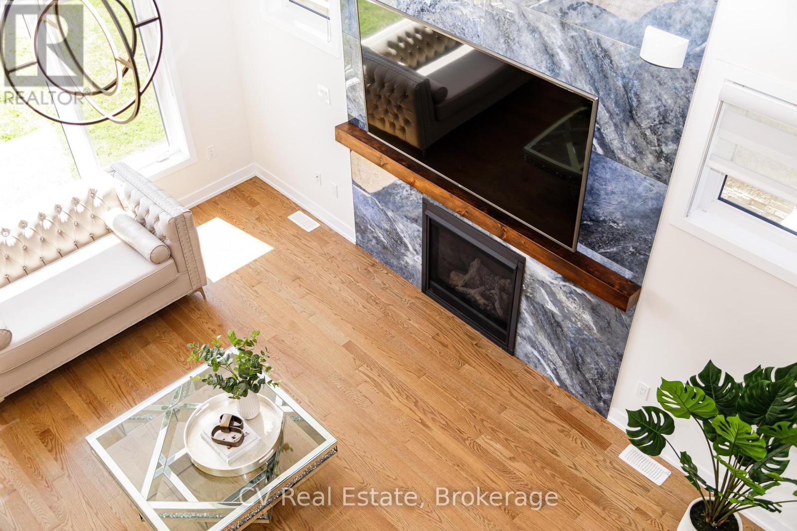111 Stoneleigh Drive, Blue Mountains, ON - Indoor With Fireplace