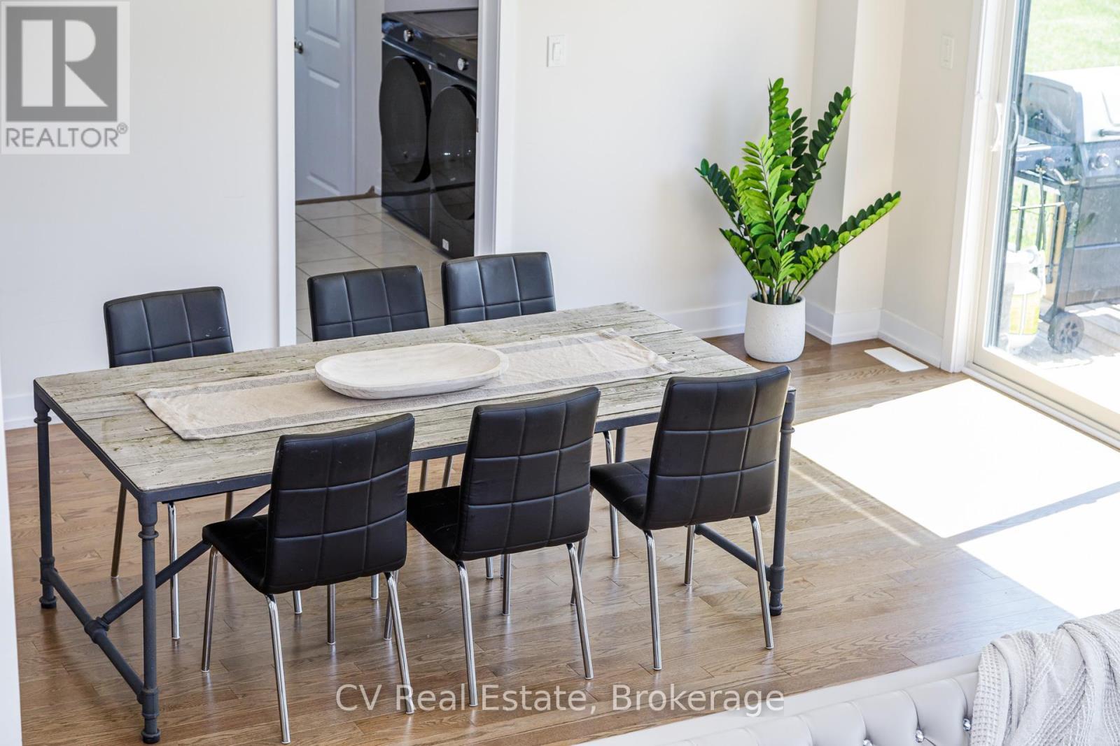 111 Stoneleigh Drive, Blue Mountains, ON - Indoor Photo Showing Dining Room