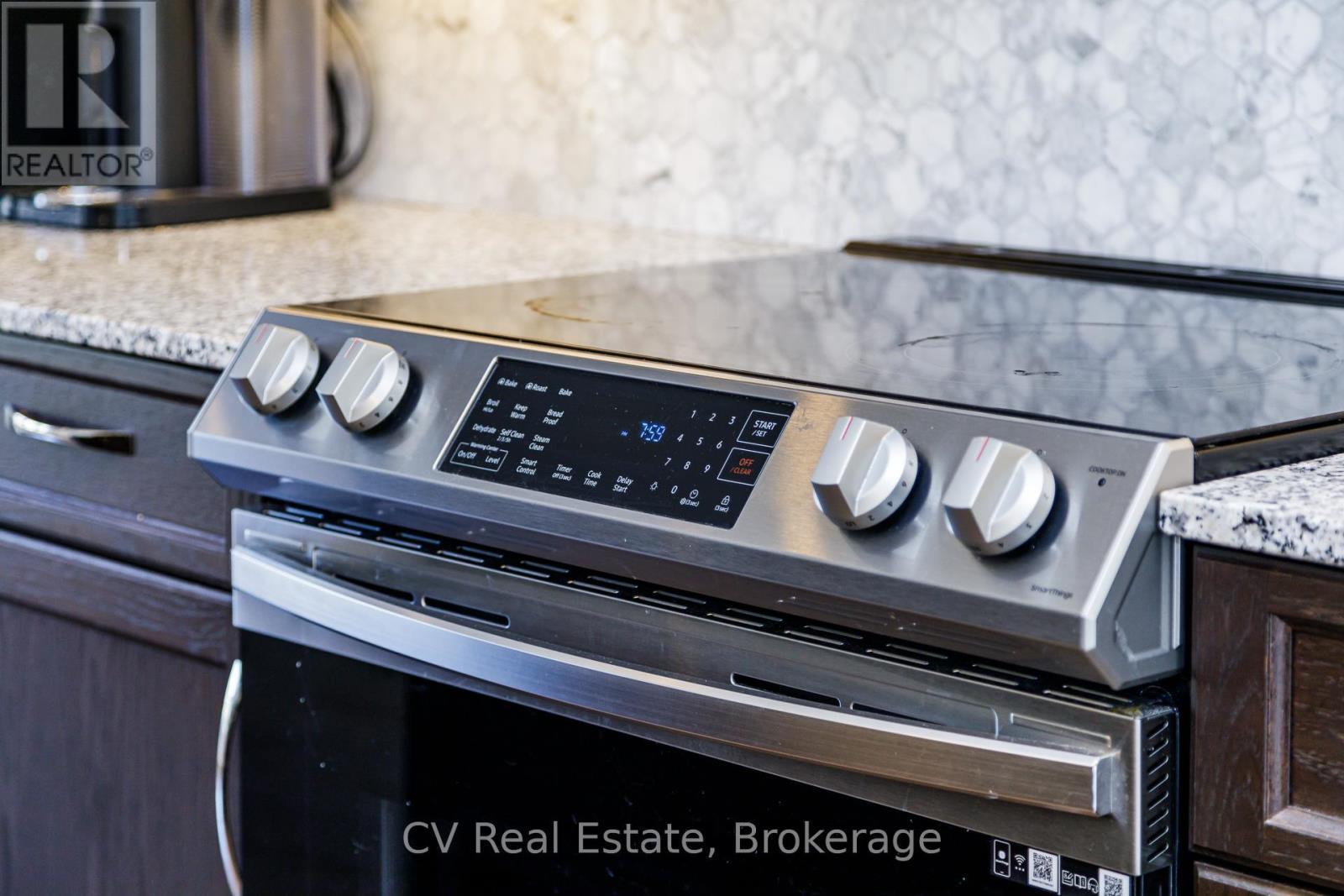 111 Stoneleigh Drive, Blue Mountains, ON - Photo Showing Kitchen