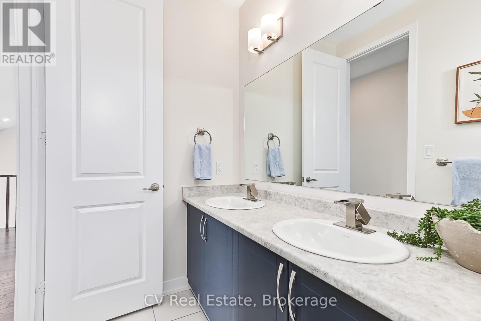 111 Stoneleigh Drive, Blue Mountains, ON - Indoor Photo Showing Bathroom