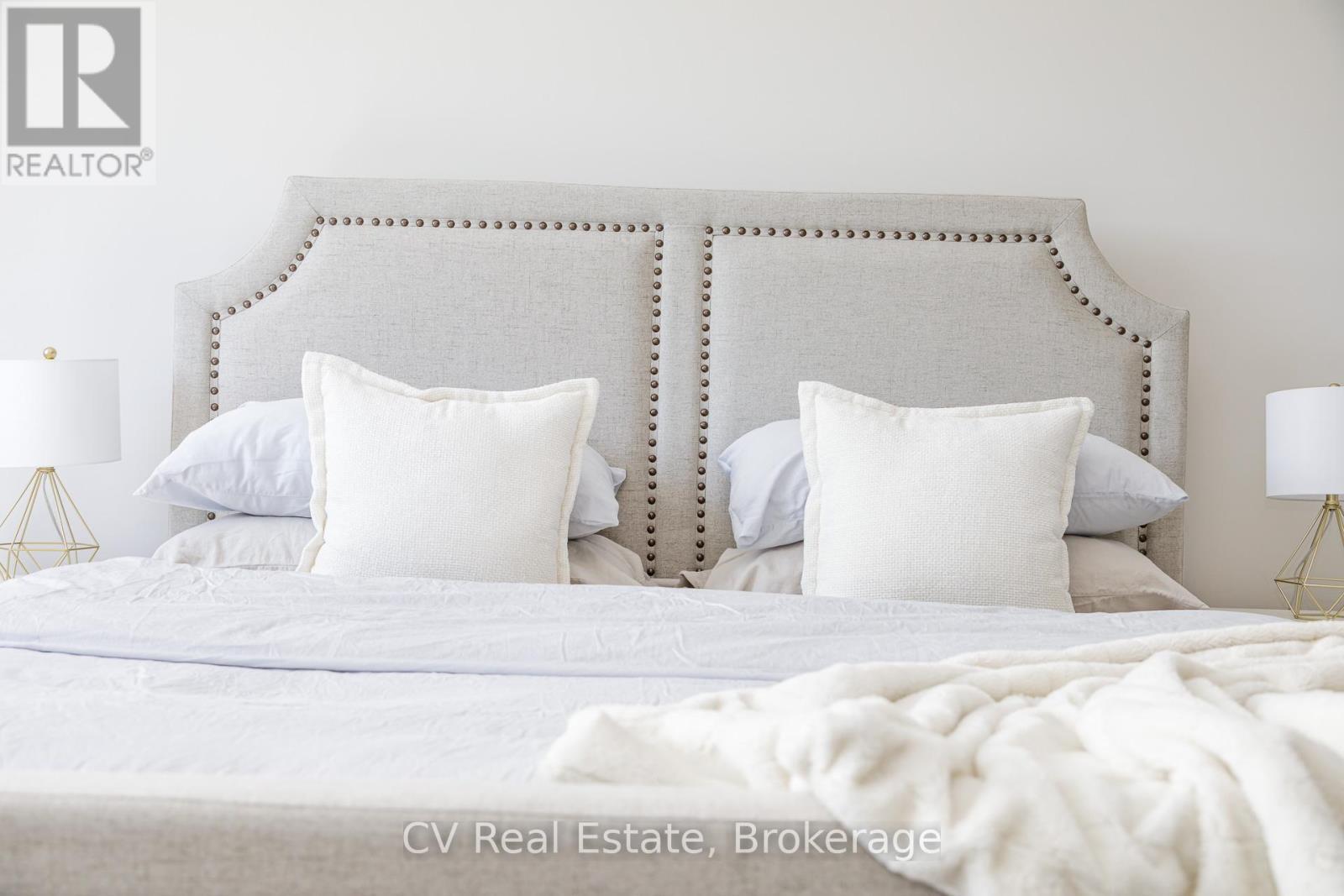 111 Stoneleigh Drive, Blue Mountains, ON - Indoor Photo Showing Bedroom