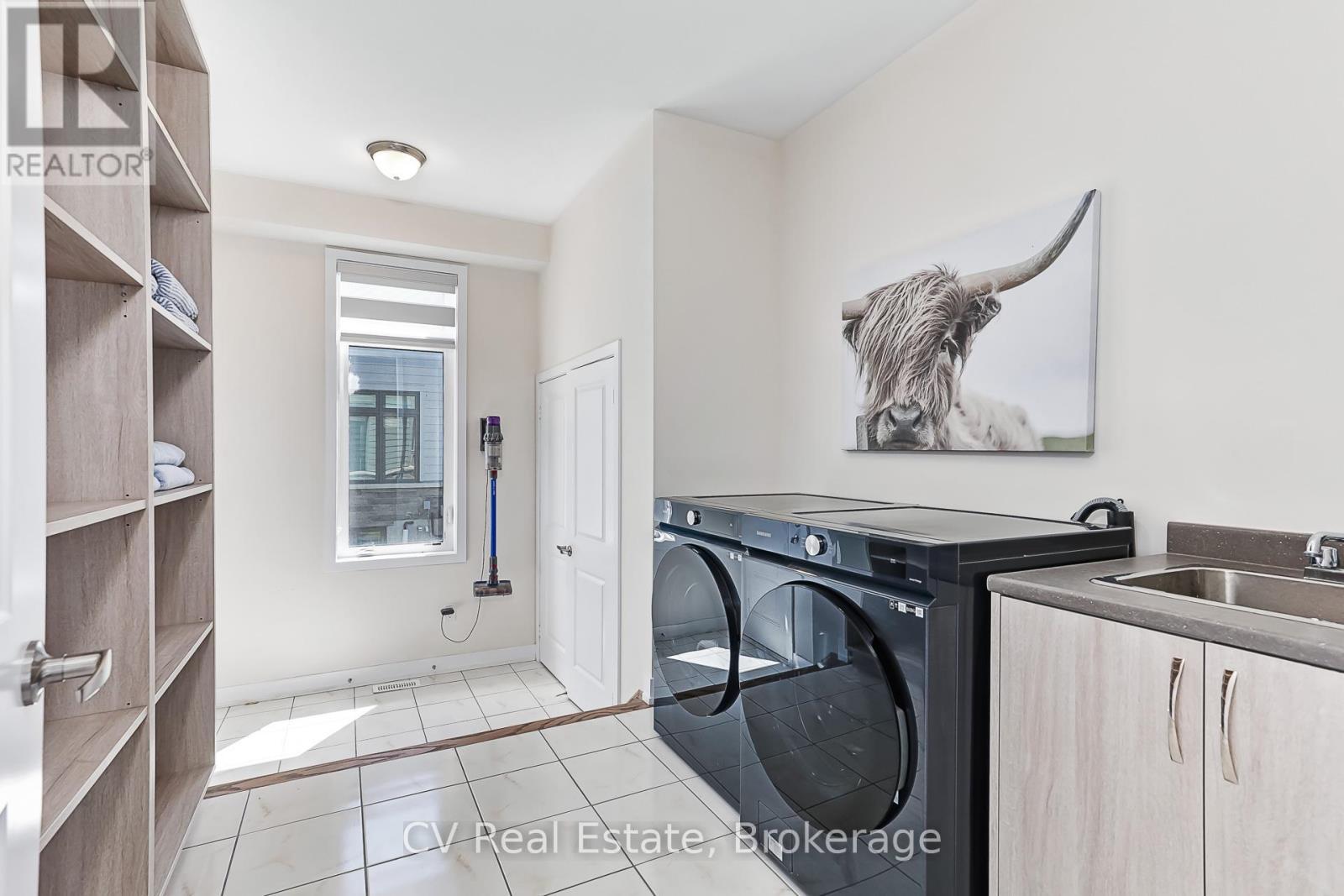 111 Stoneleigh Drive, Blue Mountains, ON - Indoor Photo Showing Laundry Room