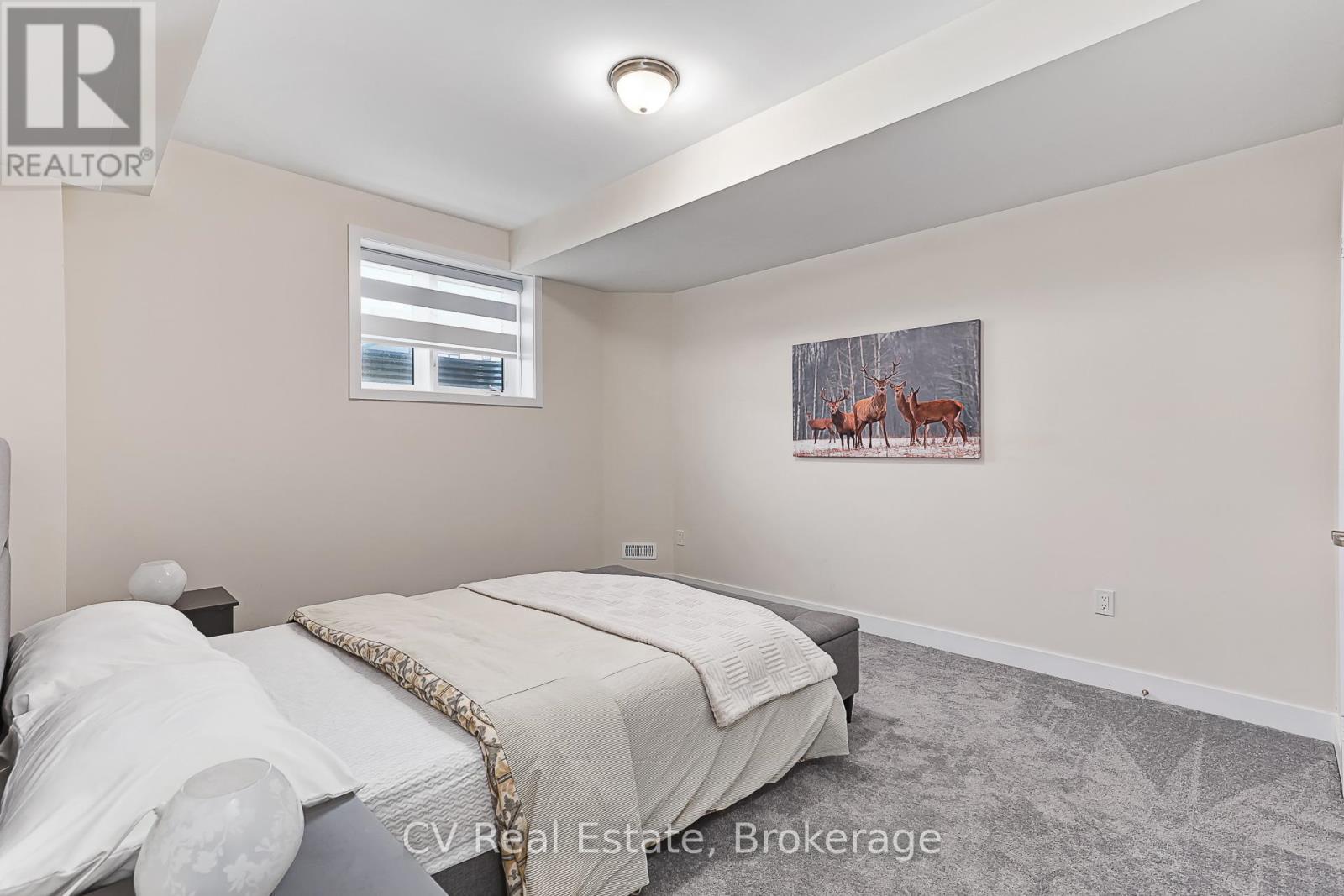 111 Stoneleigh Drive, Blue Mountains, ON - Indoor Photo Showing Bedroom