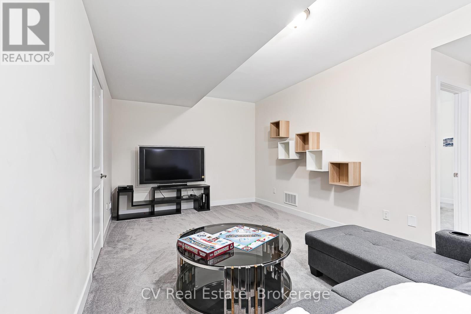 111 Stoneleigh Drive, Blue Mountains, ON - Indoor Photo Showing Living Room