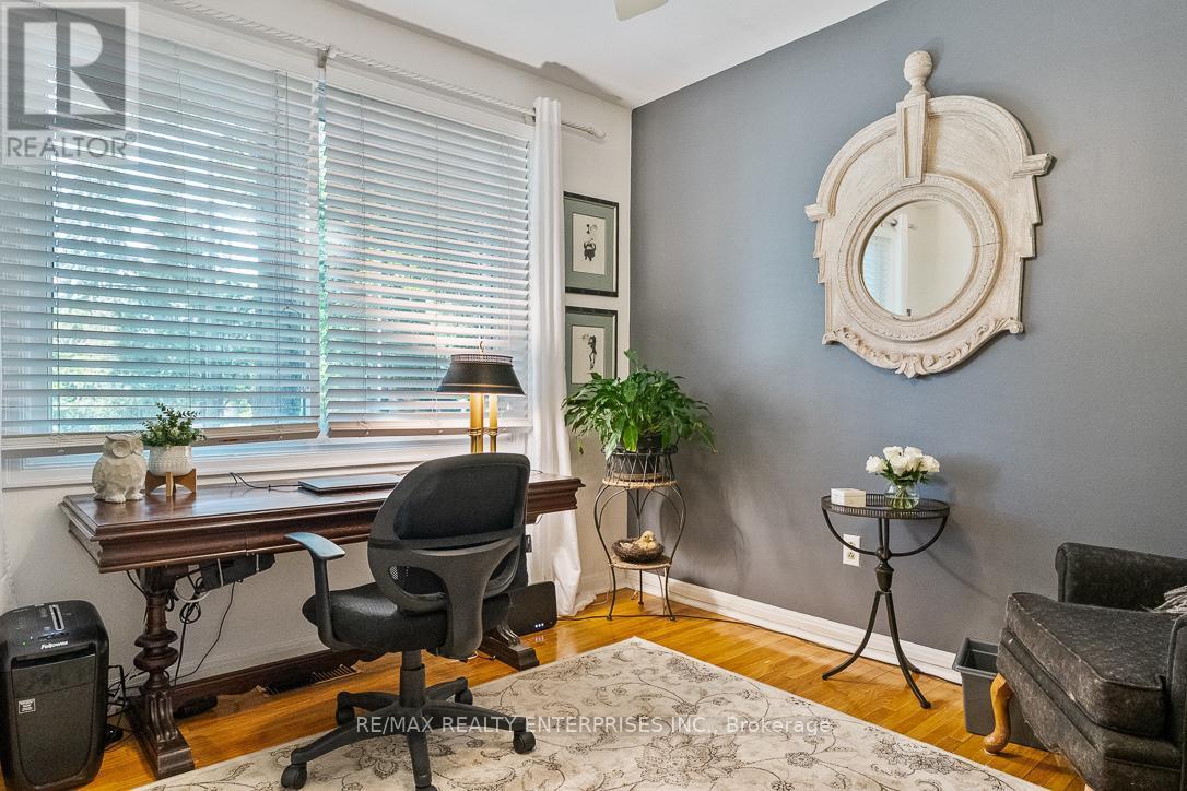 1373 Queen Victoria Avenue, Mississauga, ON - Indoor Photo Showing Office