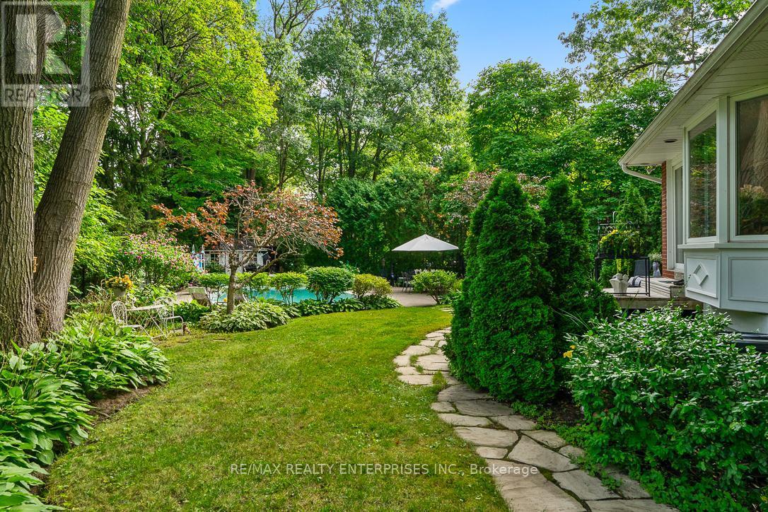 1373 Queen Victoria Avenue, Mississauga, ON - Outdoor