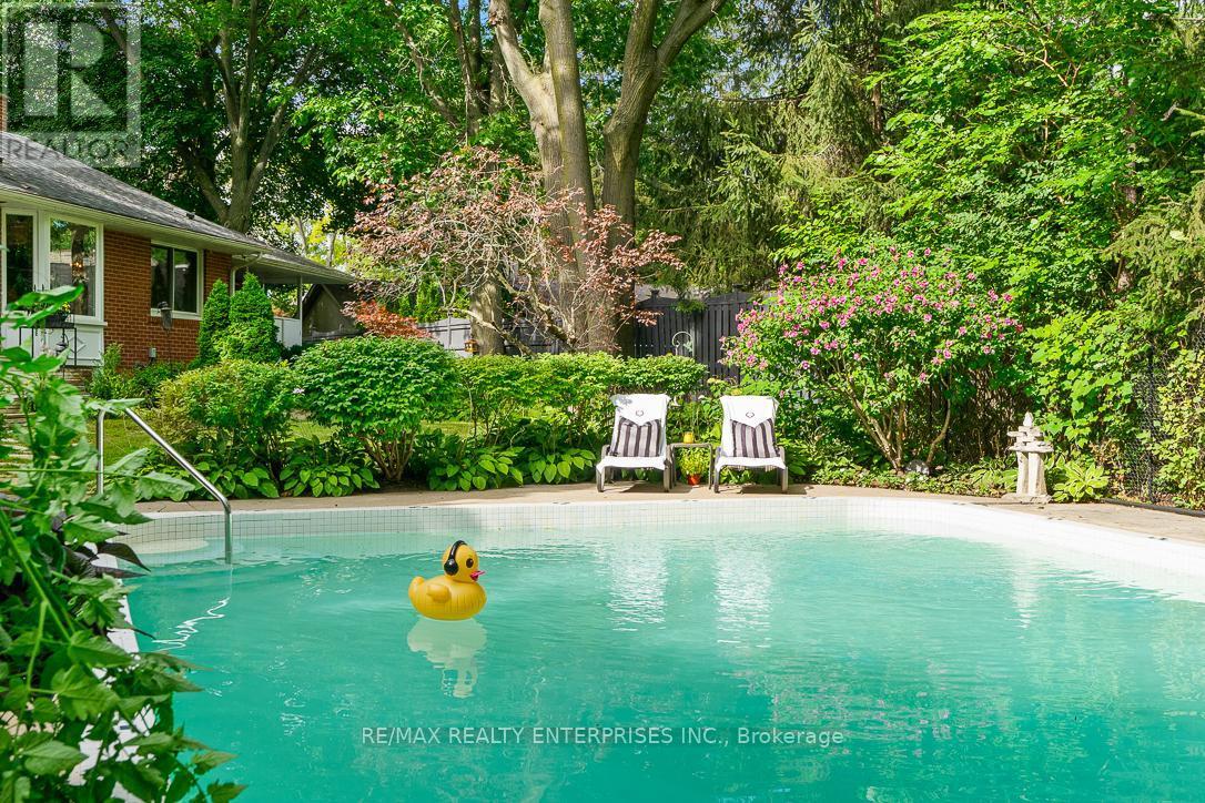 1373 Queen Victoria Avenue, Mississauga, ON - Outdoor With In Ground Pool