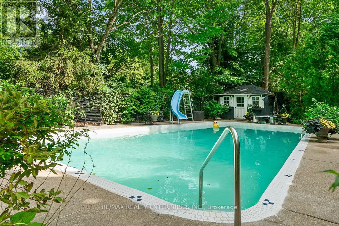 1373 Queen Victoria Avenue, Mississauga, ON - Outdoor With In Ground Pool