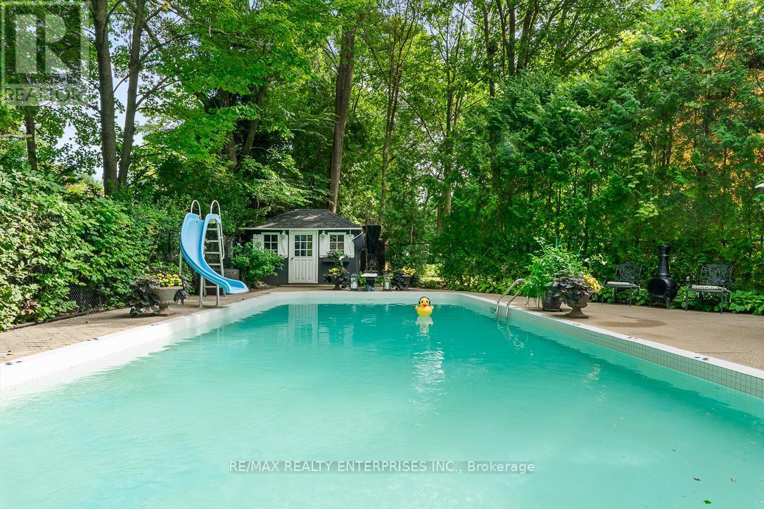 1373 Queen Victoria Avenue, Mississauga, ON - Outdoor With In Ground Pool