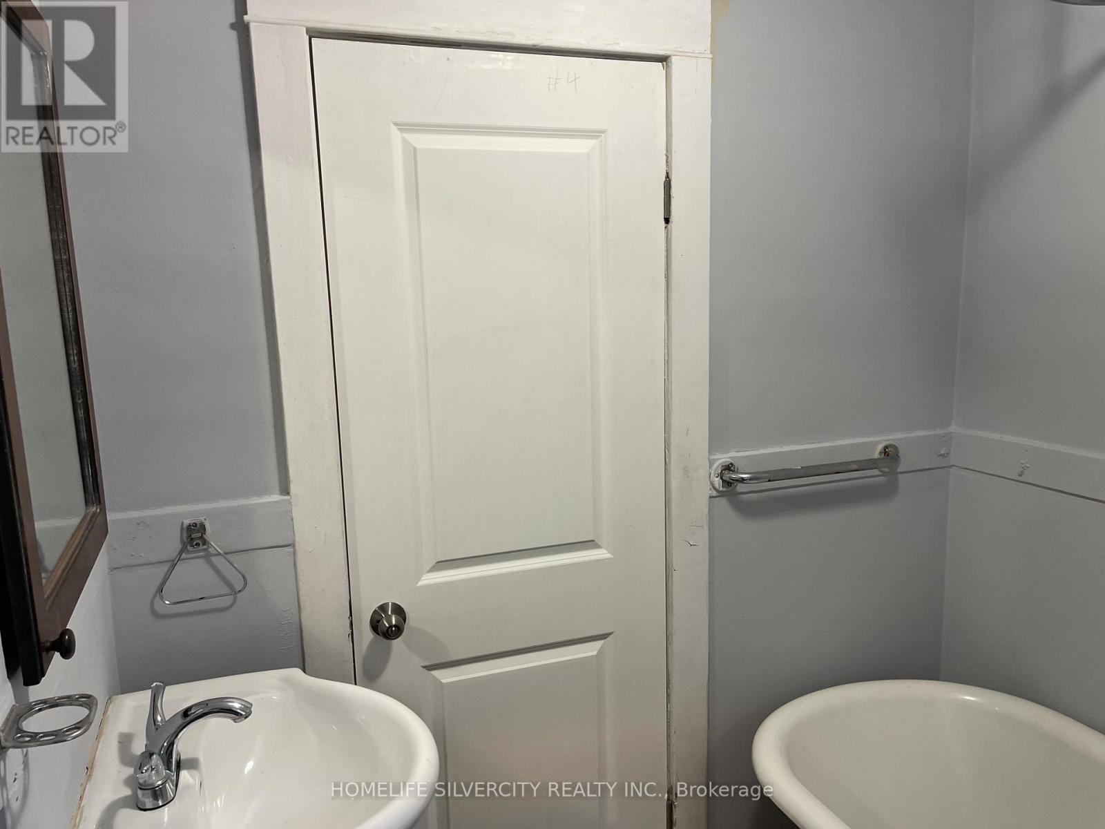 435 Aberdeen Avenue, Hamilton, ON - Indoor Photo Showing Bathroom