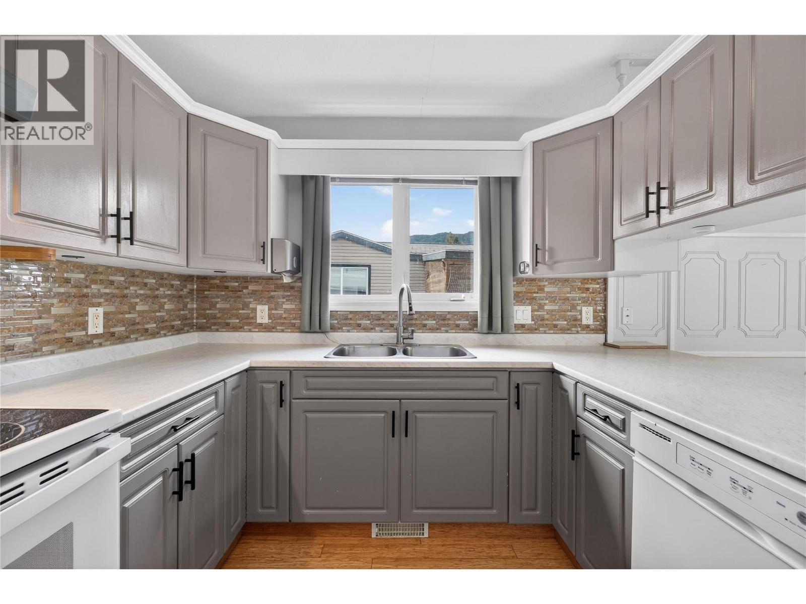 5 Bc97A Highway Unit# 11, Sicamous, BC