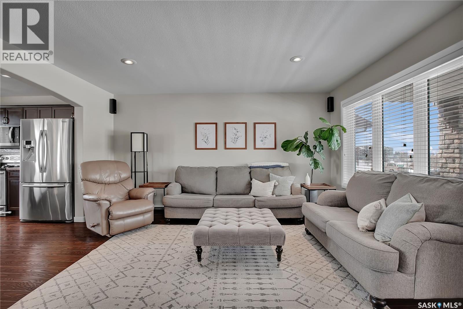 158 Cornish Road, Saskatoon, SK - Indoor Photo Showing Living Room