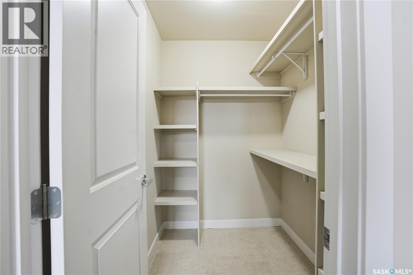 323 1025 Moss Avenue, Saskatoon, SK - Indoor With Storage